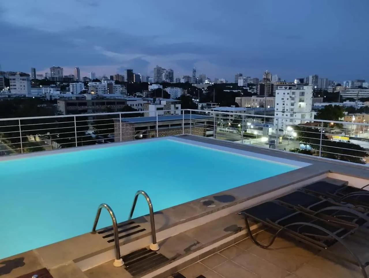Lincoln Suite Pool - Gym - Saunaの連絡先